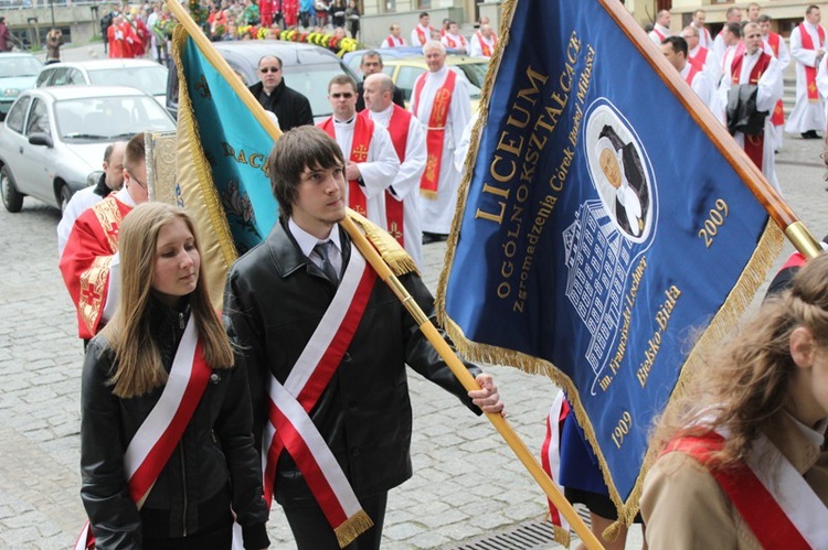 Niedziela Palmowa Młodych: procesja do katedry - cz. 2