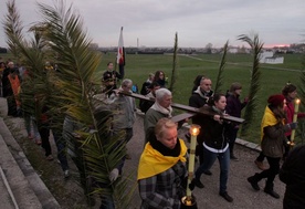 W naszym mieście w każdej parafii sprawowane są dziś nabożeństwa Drogi Krzyżowej