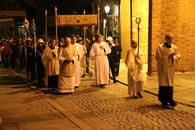 Procesja rezurekcyjna w katedrze wrocławskiej