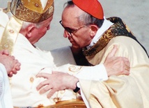 22 lutego 2001 r. Jan Paweł II mianował abp. Bergoglio kardynałem
