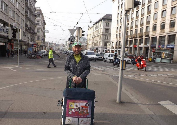 Adam Uliczny poszedł pieszo do Watykanu by złożyć hołd dwóm świętym papieżom. 