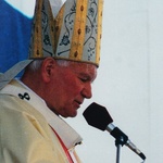 Zdjęcia z papieskiej pielgrzymki do Olsztyna z roku 1991. Wykonał Arturo Mari, własność ks. inf. Jan Górny.