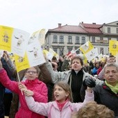 Polska żyje kanonizacją