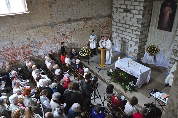 W uroczystej Mszy św. uczestniczyło ok. 200 osób