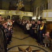 Całe rodziny spotkały się na przedkanonizacyjnym czuwaniu w płońskiej parafii św. Michała Archanioła