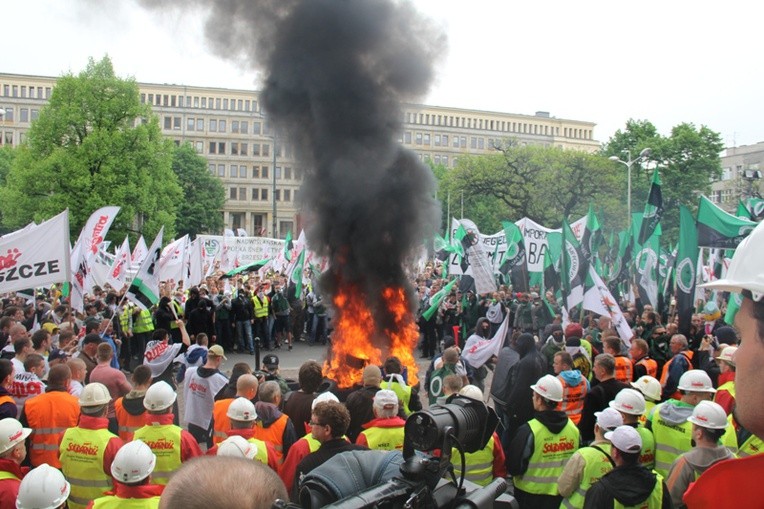 Tysiące górników opanowało Katowice