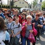 Pielgrzymi w drodze z Hałcnowa do Łagiewnik