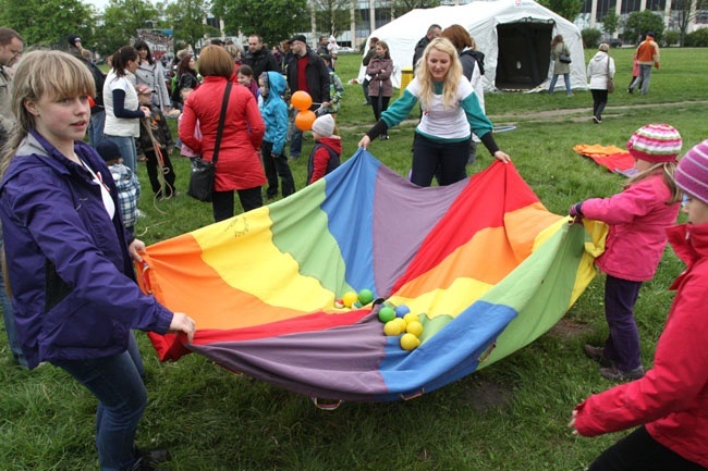 Trzeciomajowy piknik na Błoniach