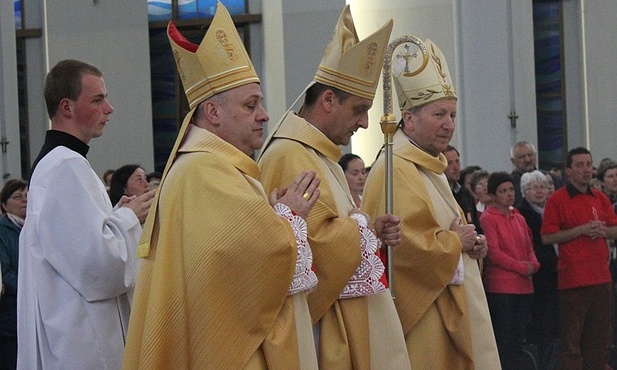 Razem ze swoimi pasterzami zawierzyli się Bożemu Miłosierdziu