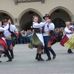 Pokaz tańców polskich na Rynku Głównym