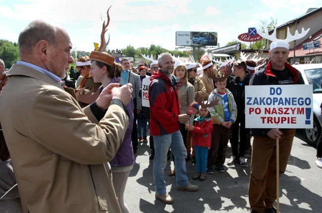 Jelenie protestują na zakopiance