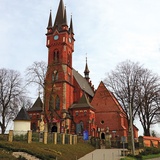 Początkowo architekta Jana Sas-Zubrzyckiego krytykowano za „sklejenie” kościołów, dzisiaj wszyscy chwalą jego pomysł