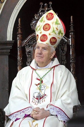 – Zwykle tak jest, że rzeczy materialne wskazują nam na rzeczy duchowe i w tym sensie są nam potrzebne – mówi bp Ignacy Dec o pomniku Jana Pawła II