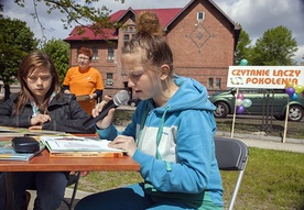 Pokoleniowe bajek czytanie