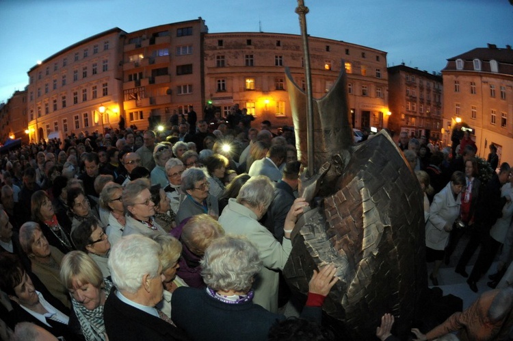 8 maja - pomnik odsłonięty