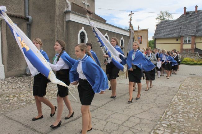 Stulecie marianek w Zbrosławicach