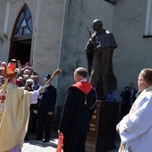 Pomnik poświęcił bp Henryk Tomasik