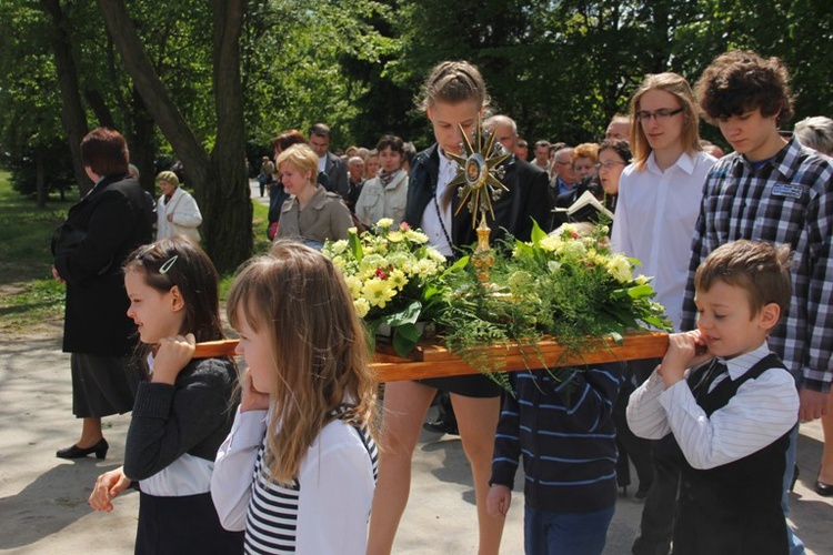 Elewacja relikwi bł. o. Stanisława Papczyńskiego w Puszczy Mariańskiej