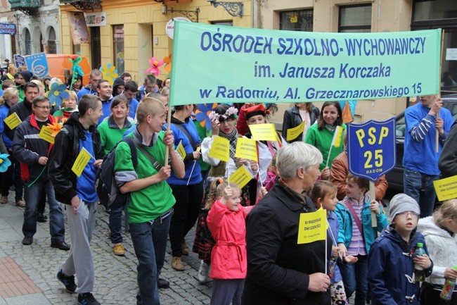 Ulicami Radomia przeszedł barwny korowód