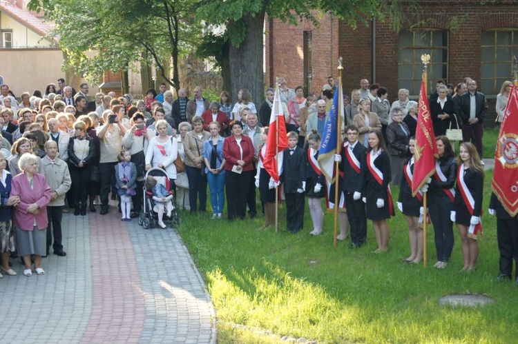 Poświęcenie pomnika św. Jana Pawła II w Olsztynku