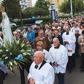  W procesji wzięli udział kapłani gorzowskich parafii, przedstawiciele stowarzyszeń i wspólnot, poczty sztandarowe, dzieci komunijne  oraz mieszkańcy miasta 