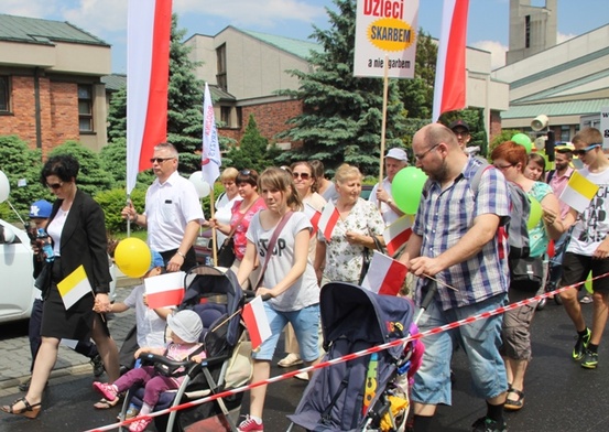 W oświęcimskim marszu nie zabrakło samych rodzin