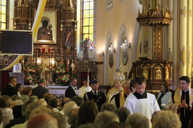 Nabożeństwo majowe i procesja eucharystyczna zakończyły uroczystości jubileuszowe