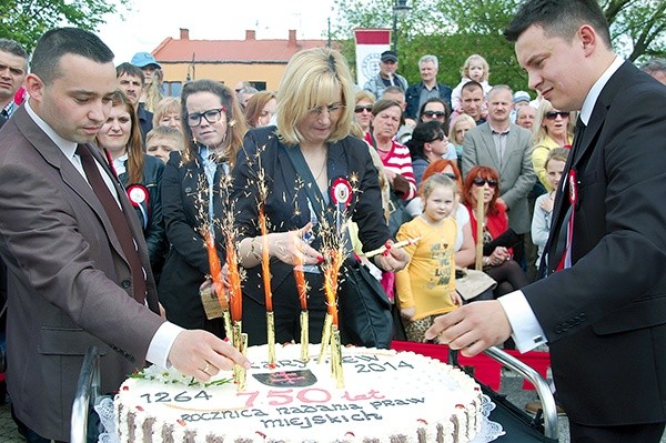 Za chwilę rozpocznie się krojenie jubileuszowego tortu