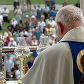 Bp Ignacy Dec znany jest ze swej maryjnej duchowości