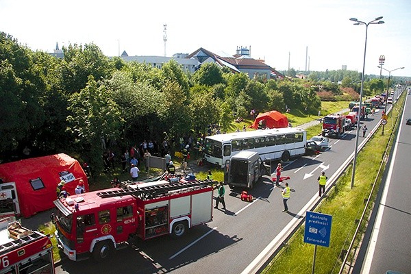  Przez kilka godzin zablokowany był kilkukilometrowy odcinek obwodnicy miasta. Pojazdy kierowane były na objazdy 