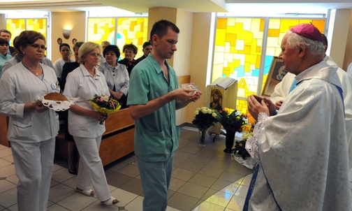Msza św. w kaplicy szpitala na radomskim Józefowie podczas Światowego Dnia Chorego