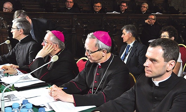 Bp Piotr Libera zapowiedział, że wiosną przyszłego roku odbędzie się Synod Młodych, na którym młodzież przemodli i przedyskutuje najważniejsze synodalne postanowienia