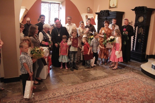 Laureaci konkursu Caritas w gdańskiej kurii