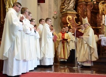 Radość z ośmiu nowych księży
