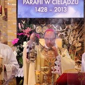 Obecny prymas abp Wojciech Polak jesienią ubiegłego roku odprawił Mszę św. w kościele w Cielądzu