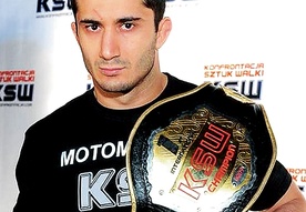  Mamed Khalidov jest zawodnikiem MMA. 22 czerwca weźmie udział w meczu charytatywnym na rzecz pomocy migrantom i uchodźcom z ośrodka w Krośnie Odrzańskim