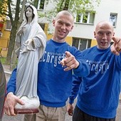 Piotrek i Jacek ruszają  z Dobrą Nowiną w Polskę.  Łyse banie głoszą zmartwychwstanie!  