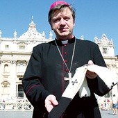 Paliusz jest symbolem władzy pasterskiej oraz jedności ze Stolicą Apostolską. Abp Józef Kupny otrzymał go z rąk papieża 29 czerwca 2013 r.