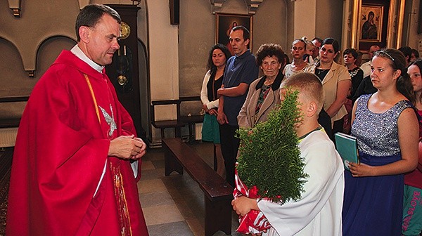 W uroczystość Zesłania Ducha Świętego o święte powołania zakonne, kapłańskie i małżeńskie modliliśmy się w parafii w Kozłowie Szlacheckim