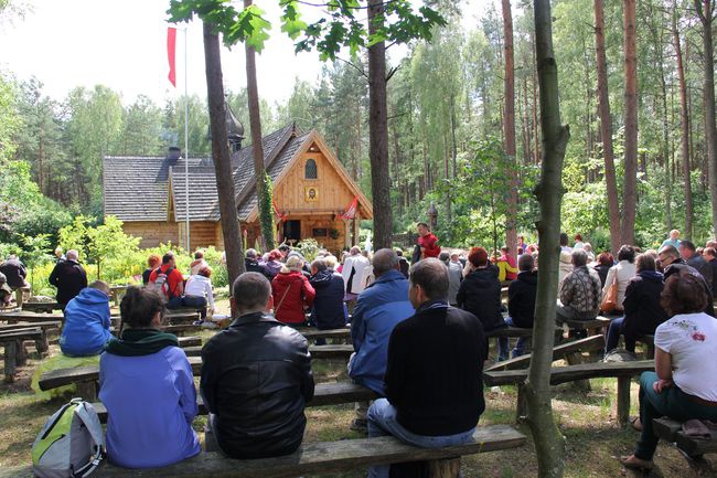 Pielgrzymi na Górze Polanowskiej