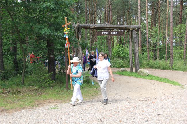 Pielgrzymi na Górze Polanowskiej