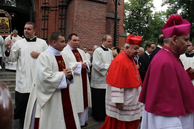 Koronacja ikony Matki Bożej w Gliwicach cz. 1