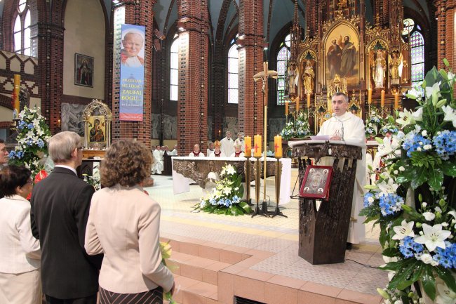 Koronacja ikony Matki Bożej w Gliwicach cz. 2