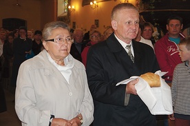 Maria i Janusz Kuśmirkowie ponad 4 lata temu przenieśli do parafii Świecki Zakon Karmelitów Bosych