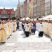  W uroczystej procesji Bożego Ciała wzięło udział kilka tysięcy wiernych