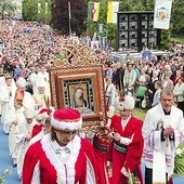 Mszę św. odprawiało ponad 300 kapłanów i kilkunastu biskupów z całej Polski 