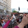 Znieważany w teatrze, uwielbiony pod teatrem