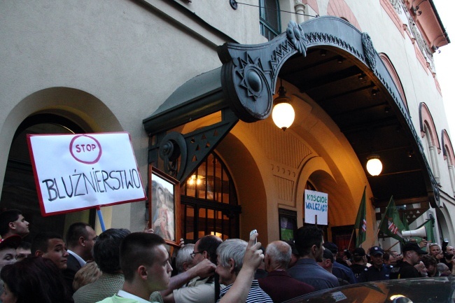 Protest przeciwko "Golgota Picnic"