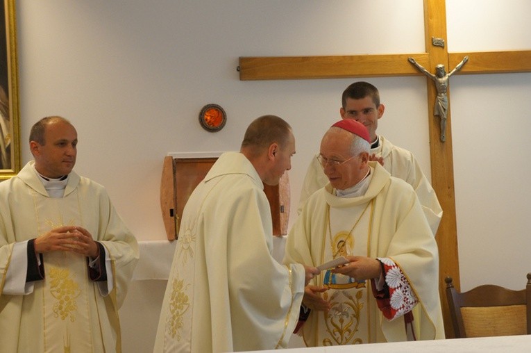 Podczas uroczystej Eucharystii bp Andrzej F. Dziuba erygował nową parafię, której proboszczem ustanowił ks. Rafała Babickiego