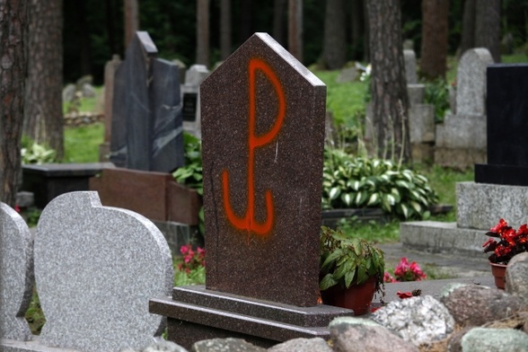 Zdewastowano tatarski cmentarz
